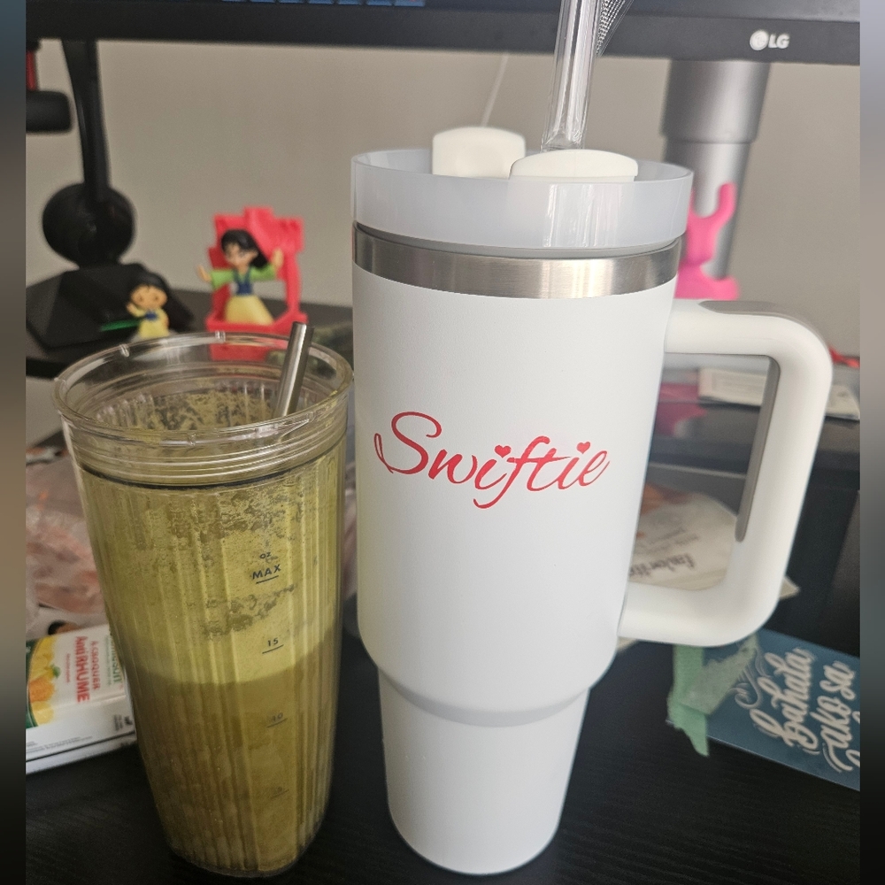 White Stainless Steel Tumbler With Gripped Handle And Straw